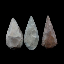 a-collection-of-ten-10-chert-stone-arrow-heads-vakhsh-culture_x6708b
