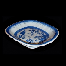 a-japanese-blue-&-white-plate-decorated-with-a-river-house_x6731b
