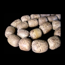 a-javanese-fossilised-bone-bead-necklace_xe957b
