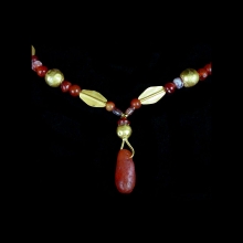 an-ancient-indus-valley-necklace-comprising-carnelian-beads-interspersed-ancient-gold-beads_x8380c