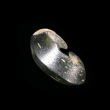 an-ancient-thai-glass-ear-ornament_09923c