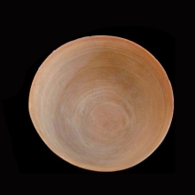 an-indo-iranian-pottery-bowl-with-incised-bands-around-rim_x880c