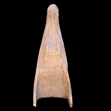 an-old-and-large-lower-sepik-canoe-prow_t2561a