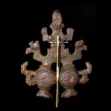 bactrian-bronze-amulet-of-a-stylised-deity_x9370b