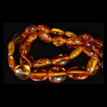 baltic-region-amber-bead-necklace-some-beads-with-microscopic-inclusions_x7515b