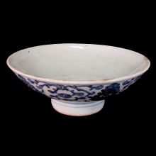 chinese-blue-and-white-glazed-ceramic-bowl-with-floral-design_x6812c