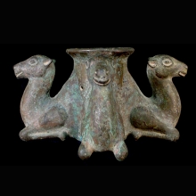 western-asiatic-bronze-standard-finial,-solid-cast-in-the-form-of-four-camel-pro-tomes_x8321a